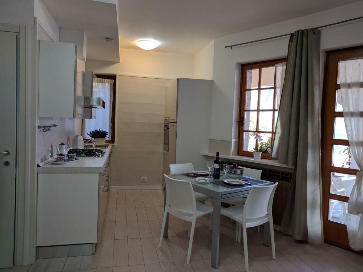 Gina'S Apartment Riva di Solto Exterior photo